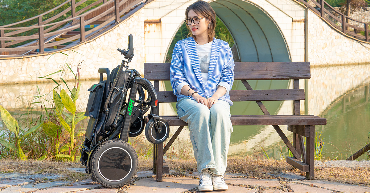 Karbon fiber tekerlekli sandalye DC07